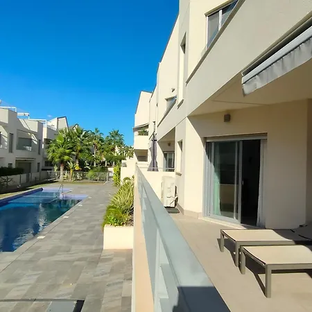 Amalia 25 - Sauna, Jacuzzi & Heated Pool شقة *